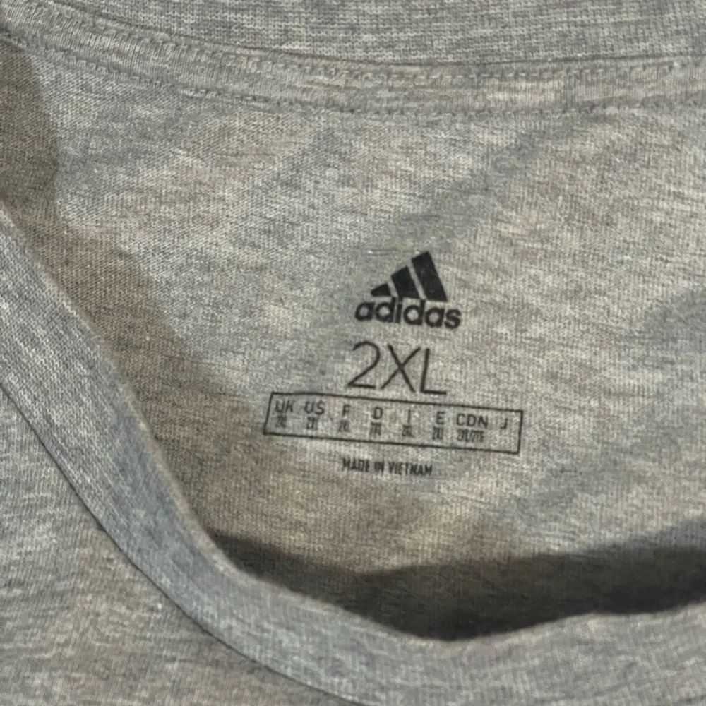 2XL adidas Limited Men's Slept on‎ Tee Basketball Medium Heather Gray Heather
